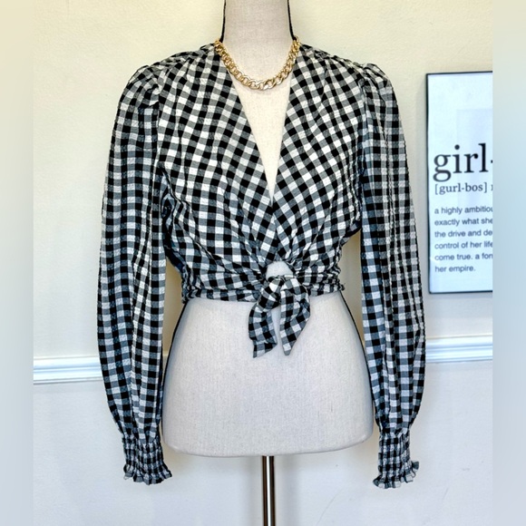 Black and White Gingham Crop Top - Picture 3 of 3